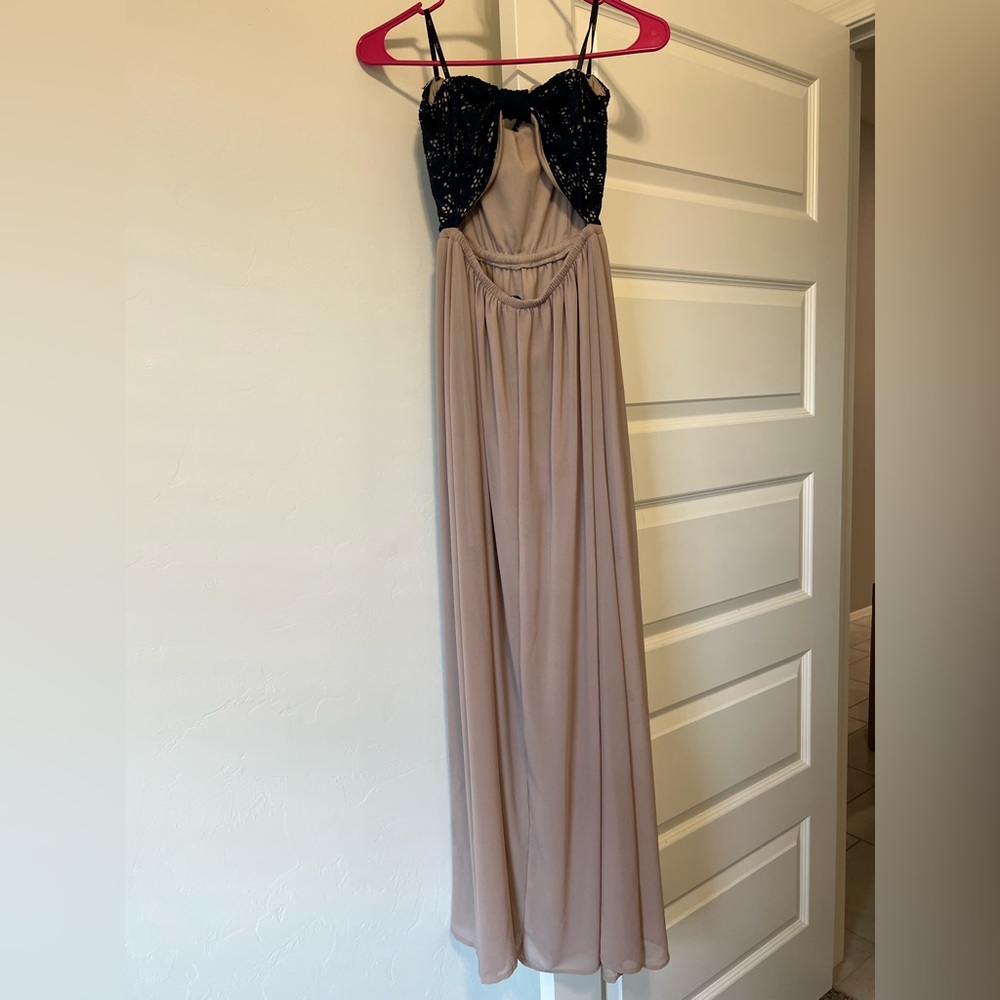 Formal dress - Picture 3 of 3
